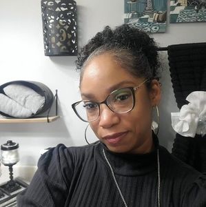 Meet your Posher, Takia